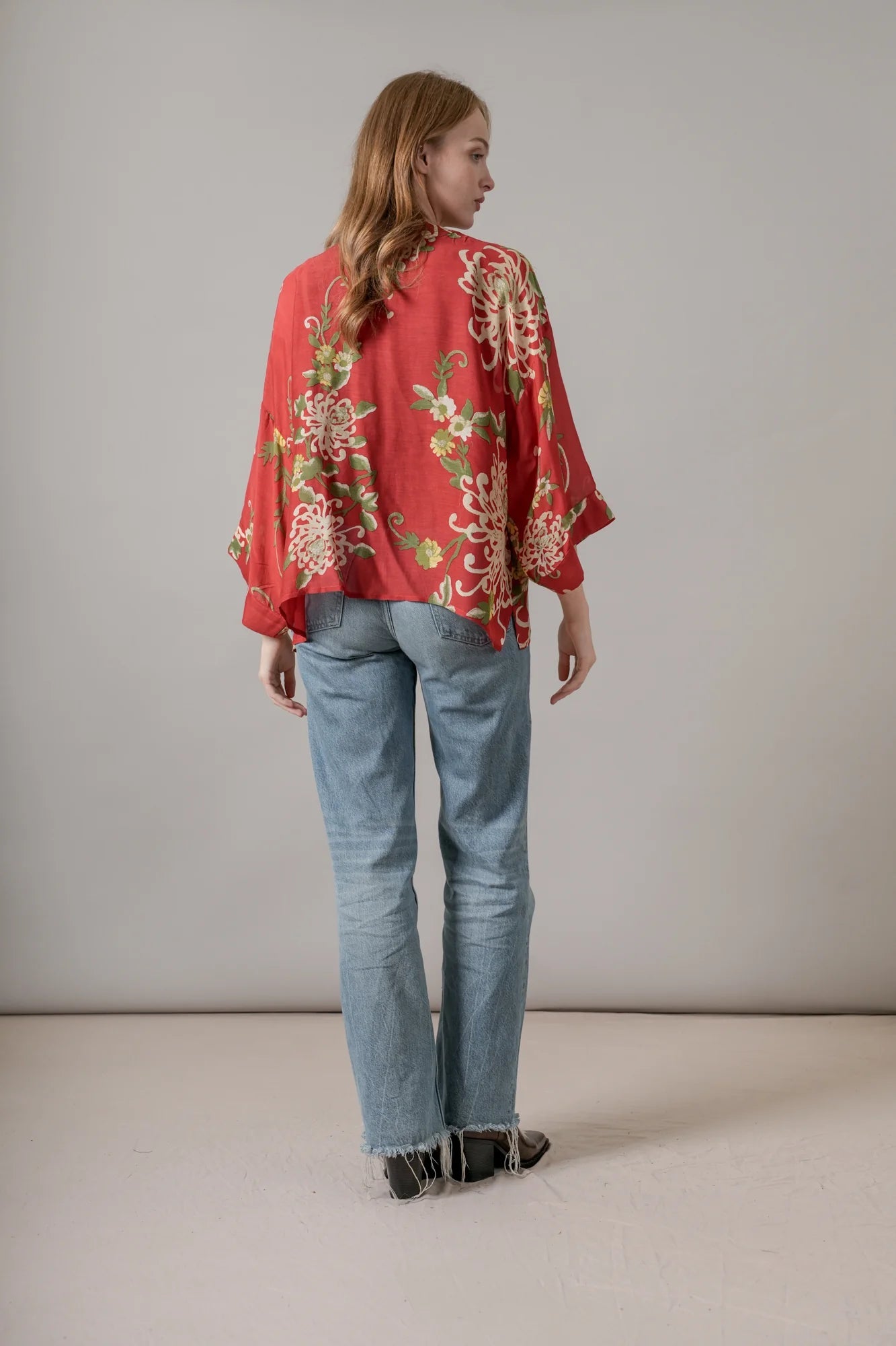 Kimono | Chrysanthemum | Red Kimonos One Hundred Stars 