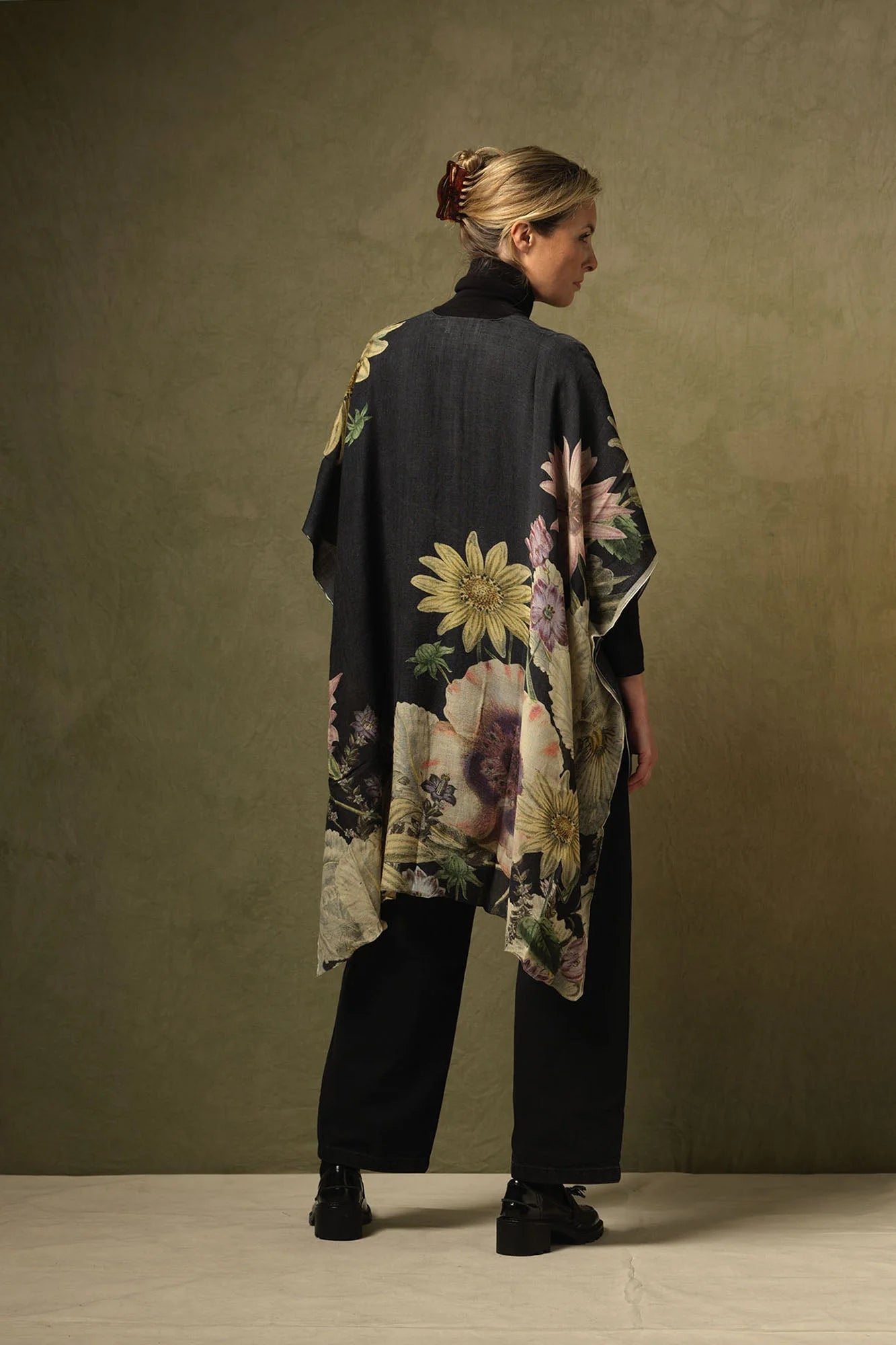 Wool Throwover | Daisy | Black Casual Kimonos One Hundred Stars 